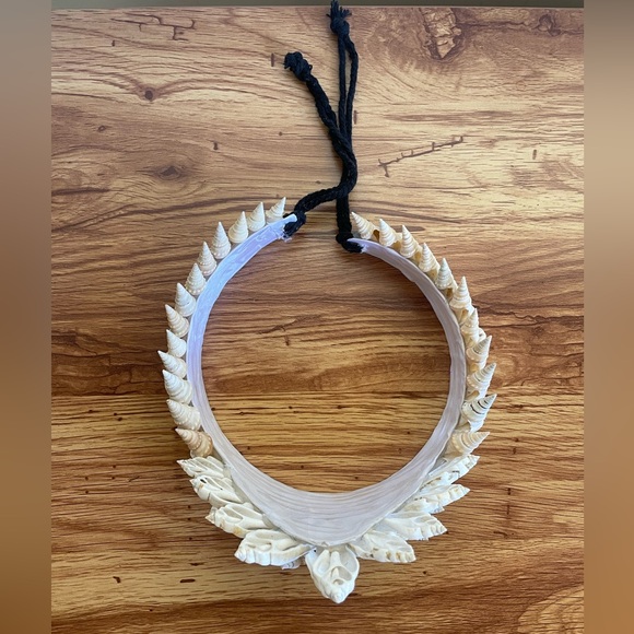 Vintage | Seashell Crown - Handmade - Picture 3 of 6